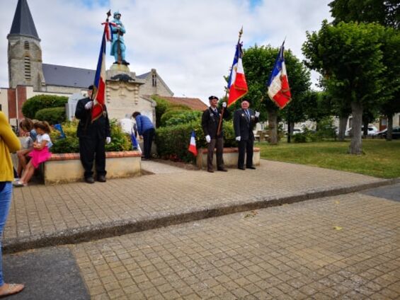 Cérémonie 14 Juillet 2019 dépôt de gerbe au monument aux morts