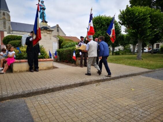 Cérémonie 14 Juillet 2019 dépôt de gerbe au monument aux morts