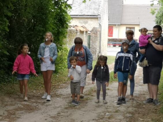 Jeux pendant la promenade des enfants