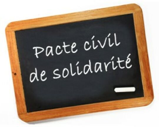 ardoise avec écrit pacte civile de solidarité